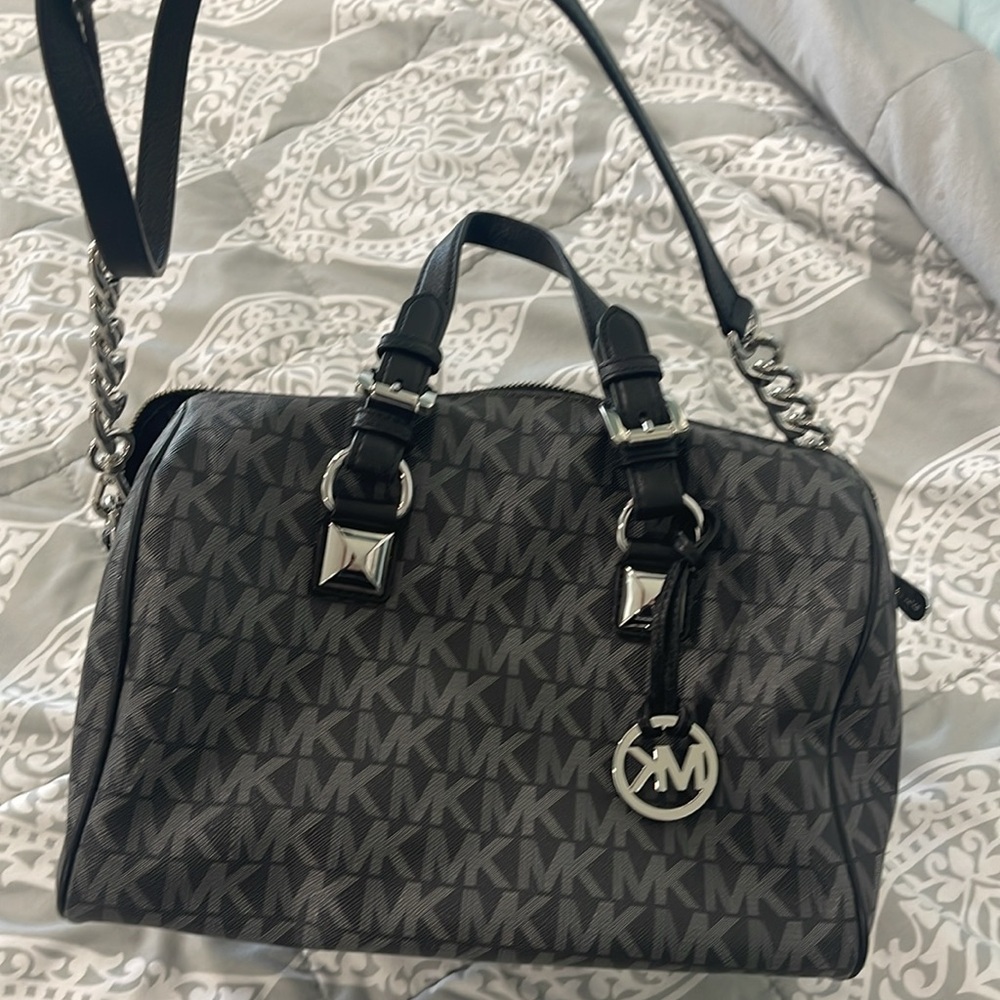 Pre-loved, in great condition MK purse - Picture 10 of 12